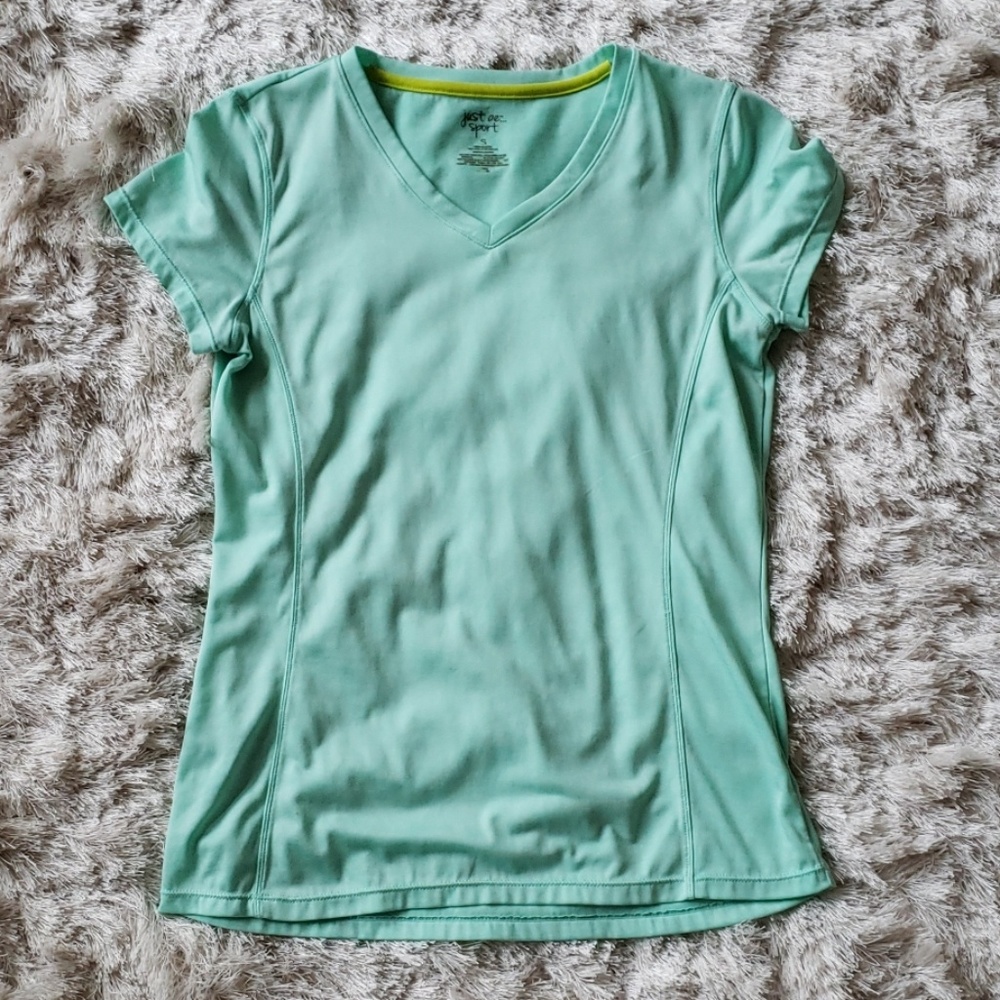 Athletic shirt
